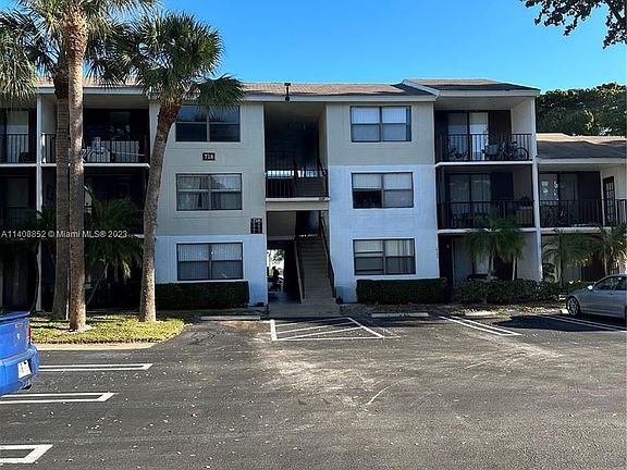2nd image of 718 Executive Center Dr APT 38