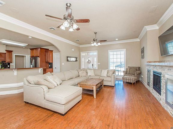 4th image of 1005 Woodview Dr