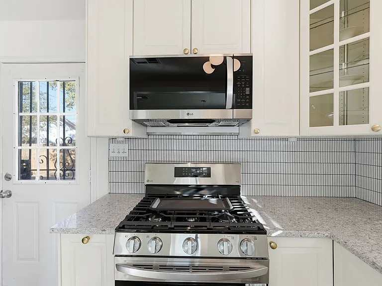 1322 W Taylor St — Photo 8