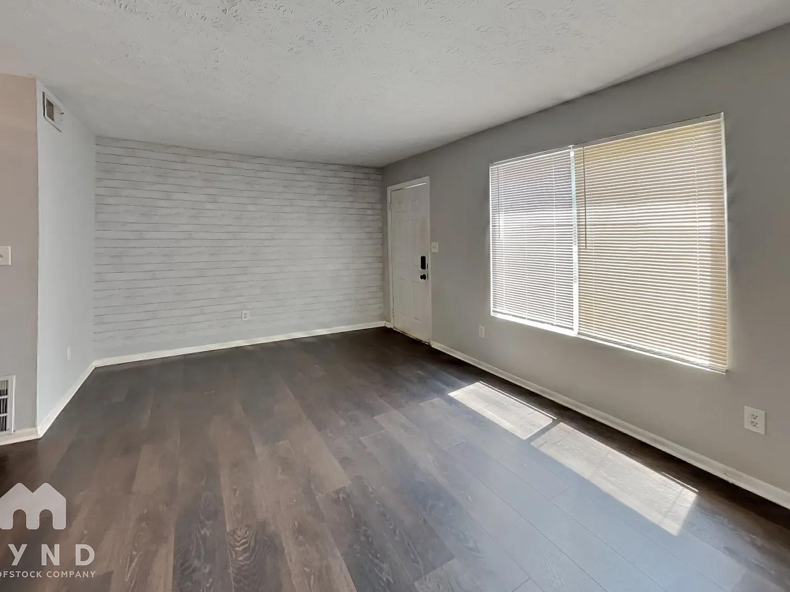 2 bed, 1.0 bath, 1248 sqft, $1,435 — Photo 2