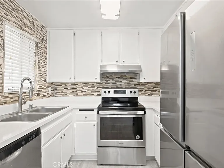 15425 Sherman Way #211 — Photo 5