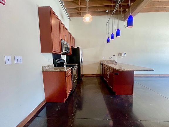 3rd image of 309 E Market St Unit 208