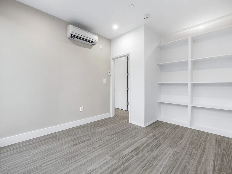 322 E 32nd St #1B — Photo 9