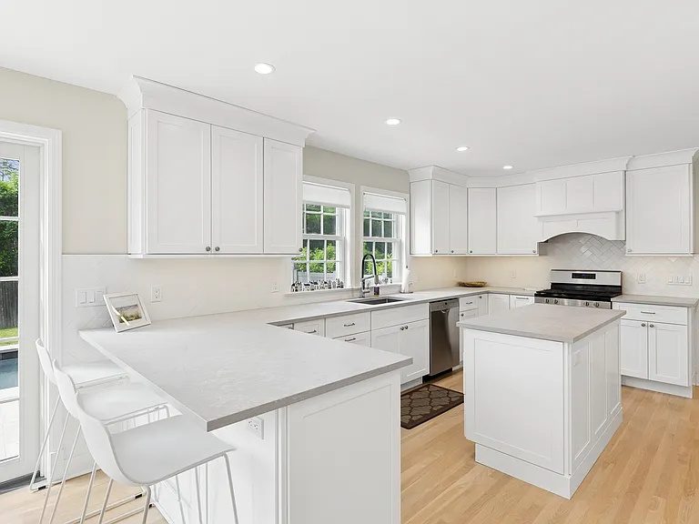 39 Linden Ln — Photo 8