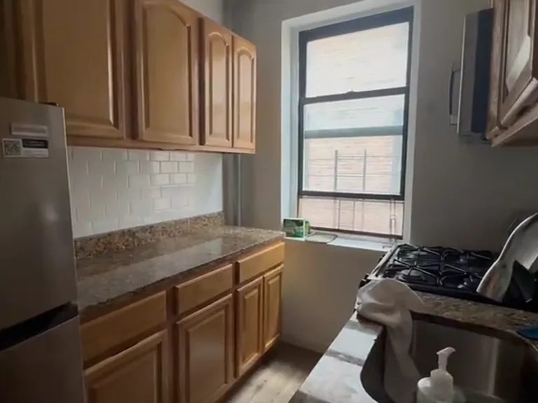 2265 University Ave #4F — Photo 4