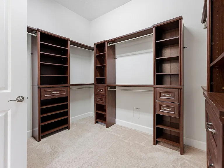 9025 Laureate Blvd — Photo 32
