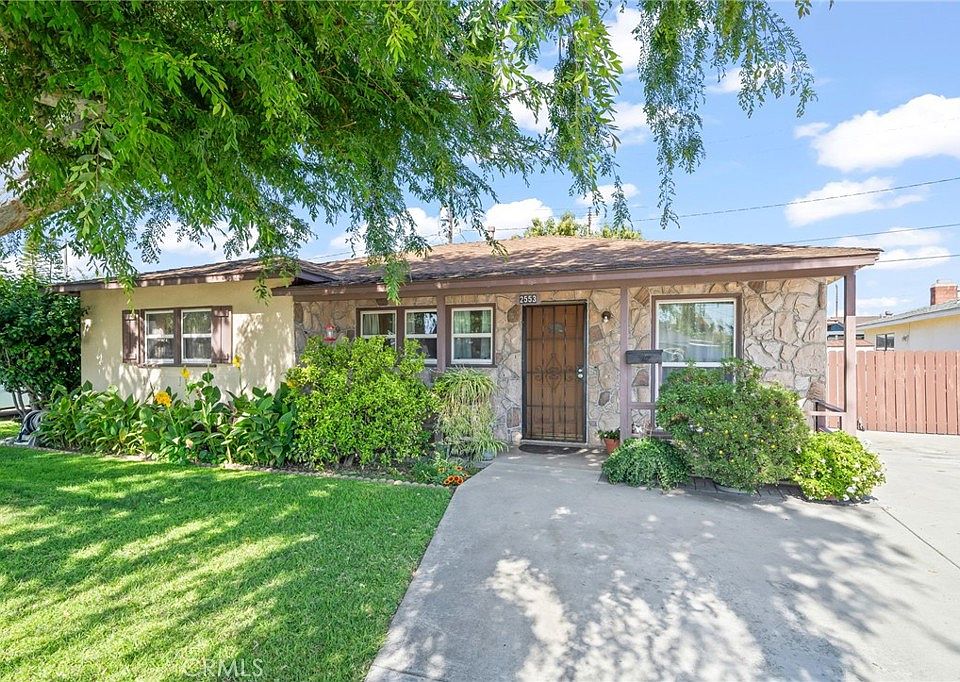 1st image of 2553 W Glenoaks Ave