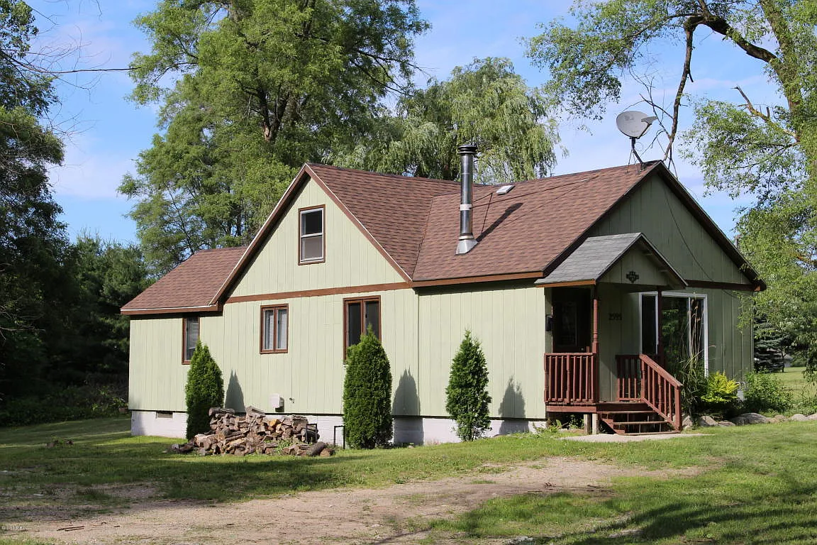 2595 Forteen Mile Rd NE photo 1