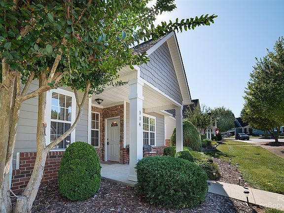 3rd image of 114 Henrys Glen Dr