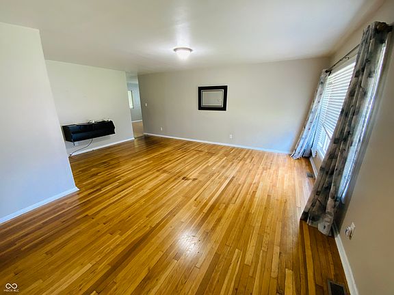 2nd image of 818 W 11th St