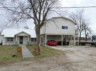 1231 E Clinton Ave, Seymour, MO 65746