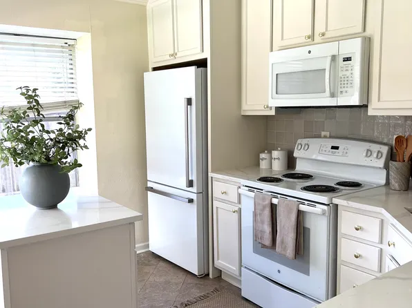 8702 Lazy Brook Ln, La Porte, TX 77571