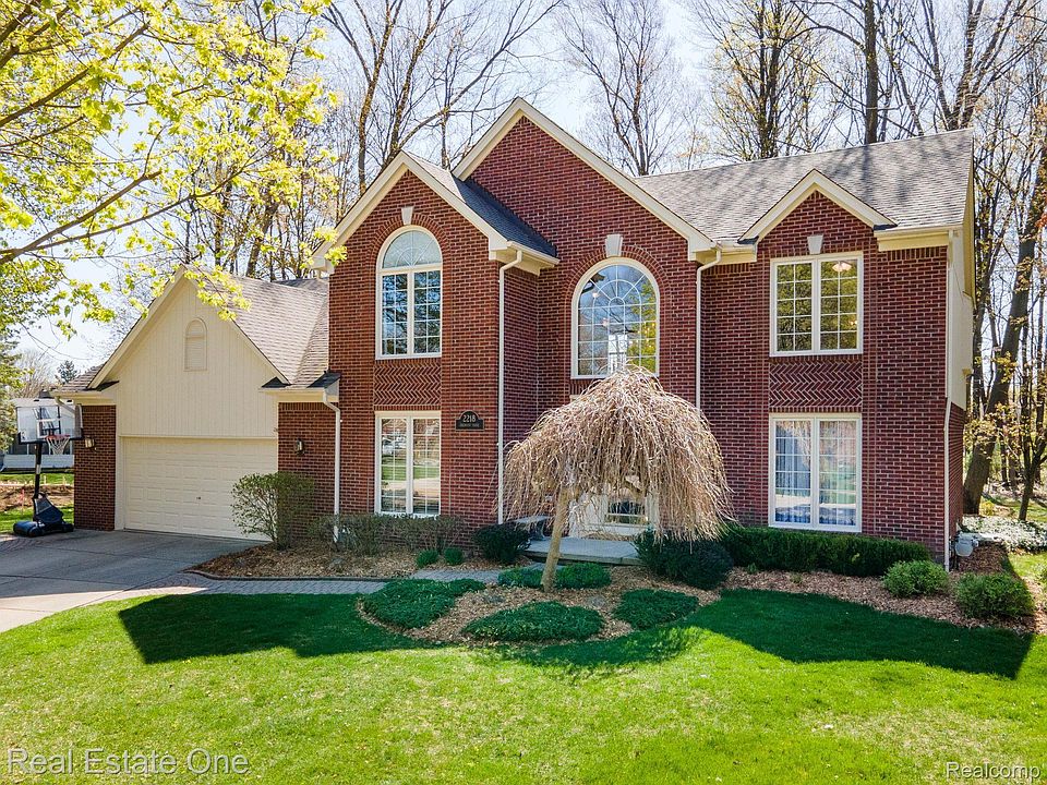 1st image of 2218 Oakwood Dr