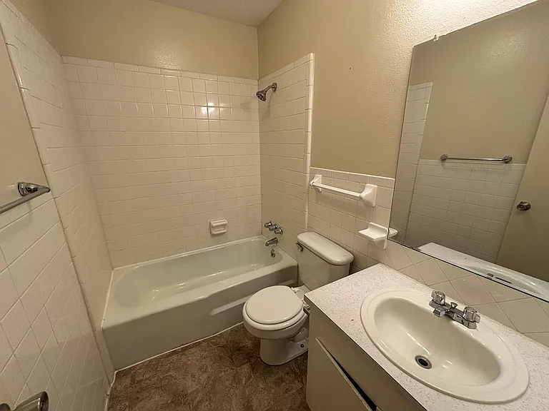 1810 S Erie Ave #1-4 — Photo 4