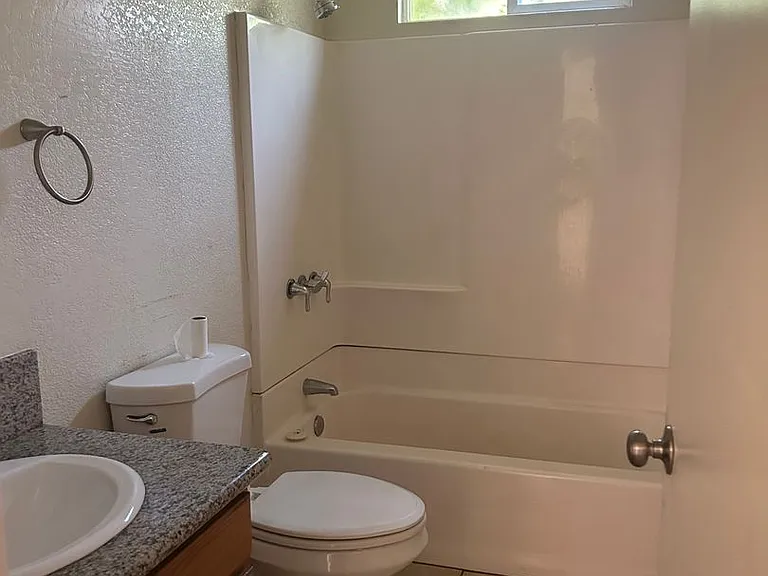 1705 Carver Ct — Photo 2