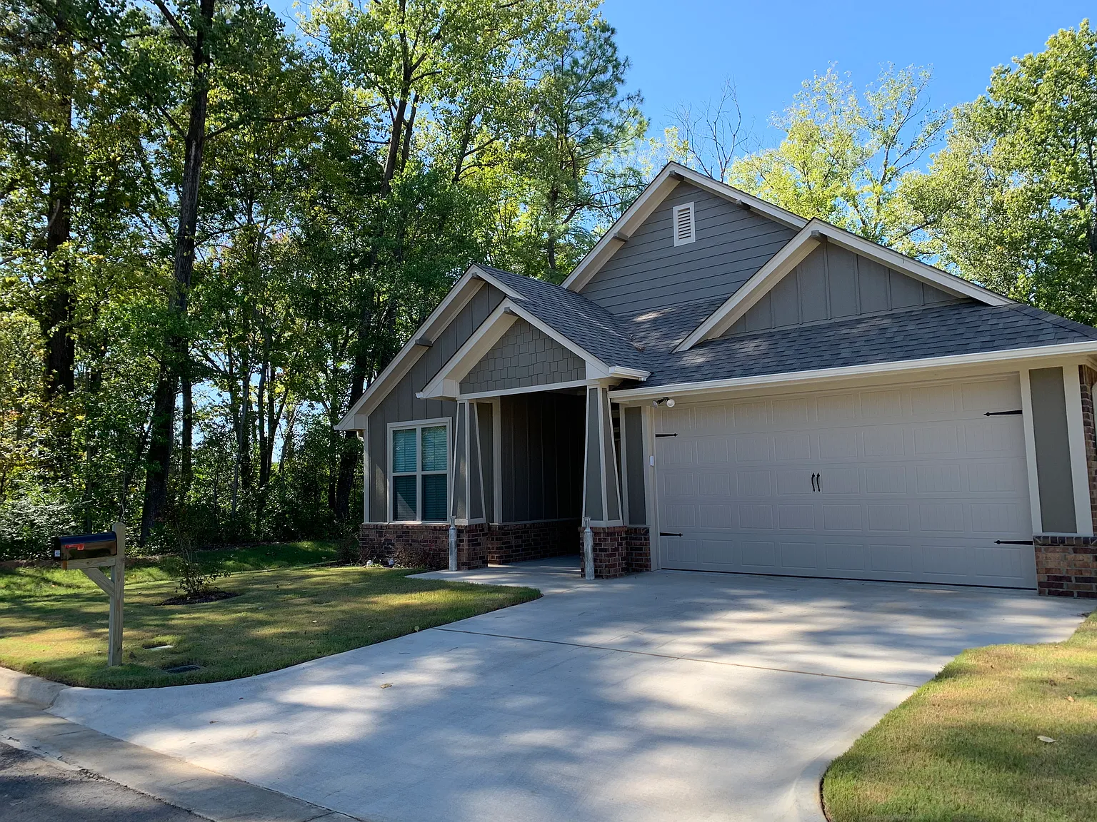 3 bed, 1560 sqft, $2,000 — Photo 1