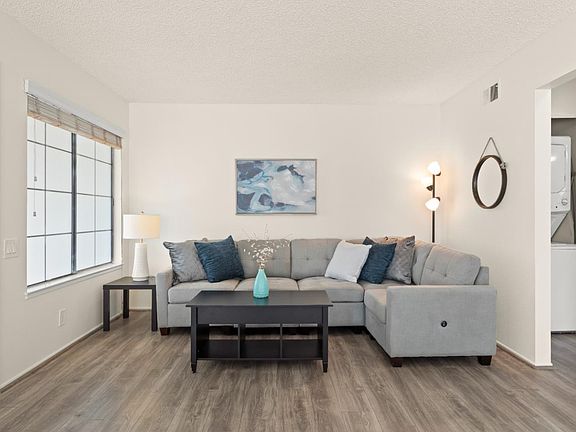 3rd image of 90 Kenbrook Cir