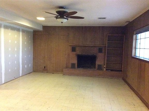 4th image of 930 N Greenway Dr