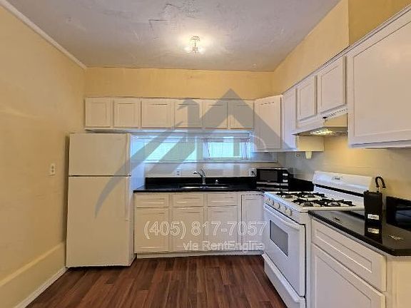 2nd image of 2300 Carlton Way