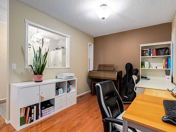 2nd image of 27 NE Arbour Butte Rd NW