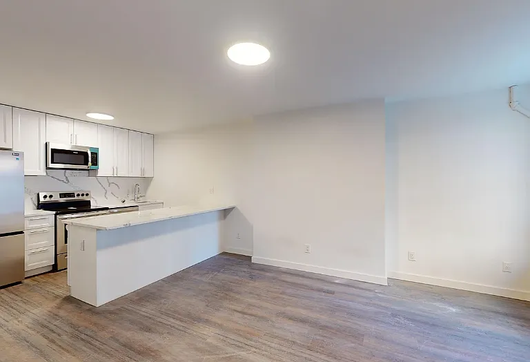 253 E Broadway #1G — Photo 1