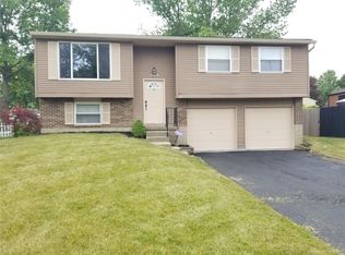 102 Wichendon Farm Cir, Englewood, OH