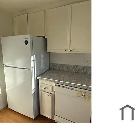 566 Chambers St #D — Photo 10