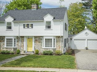 25 Pelham Pkwy, North Providence, RI 02911