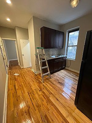 3rd image of 732 E 21st St #B2