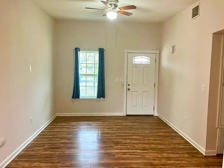 455 Lincolnshire Dr — Photo 5