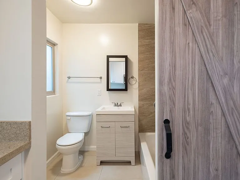 1222 W 39th St #16 — Photo 16