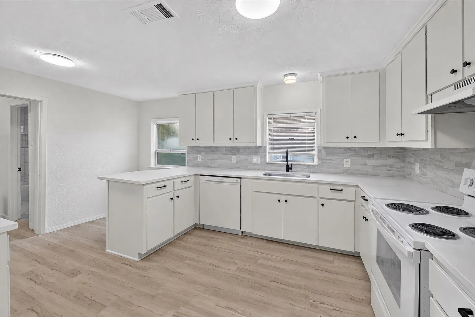 3 bed, 1440 sqft, $1,990 — Photo 4