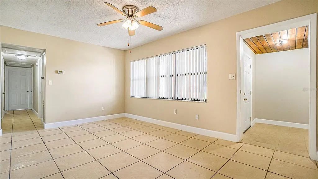 3 bed, 2.0 bath, 1276 sqft, $2,200 — Photo 3