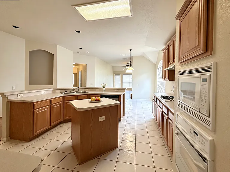 2829 Dunbar Dr — Photo 4
