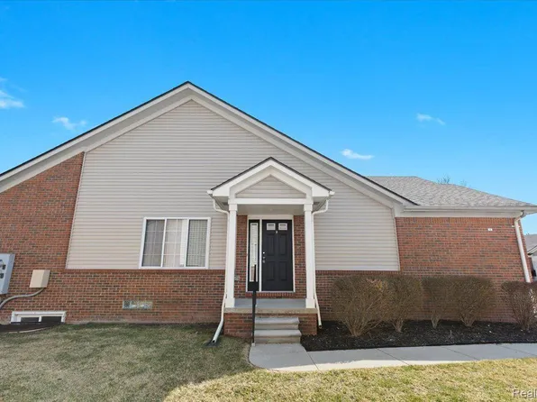 26037 Mariners Point, Chesterfield Township, MI 48051