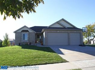 2421 Emily Ln, Lincoln, NE 68512