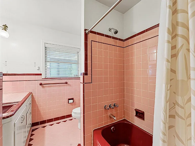 2052 Addison Rd — Photo 11