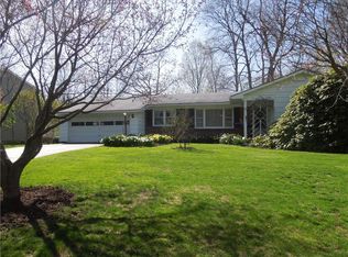 33 Stony Brook Ln, Fairport, NY 14450