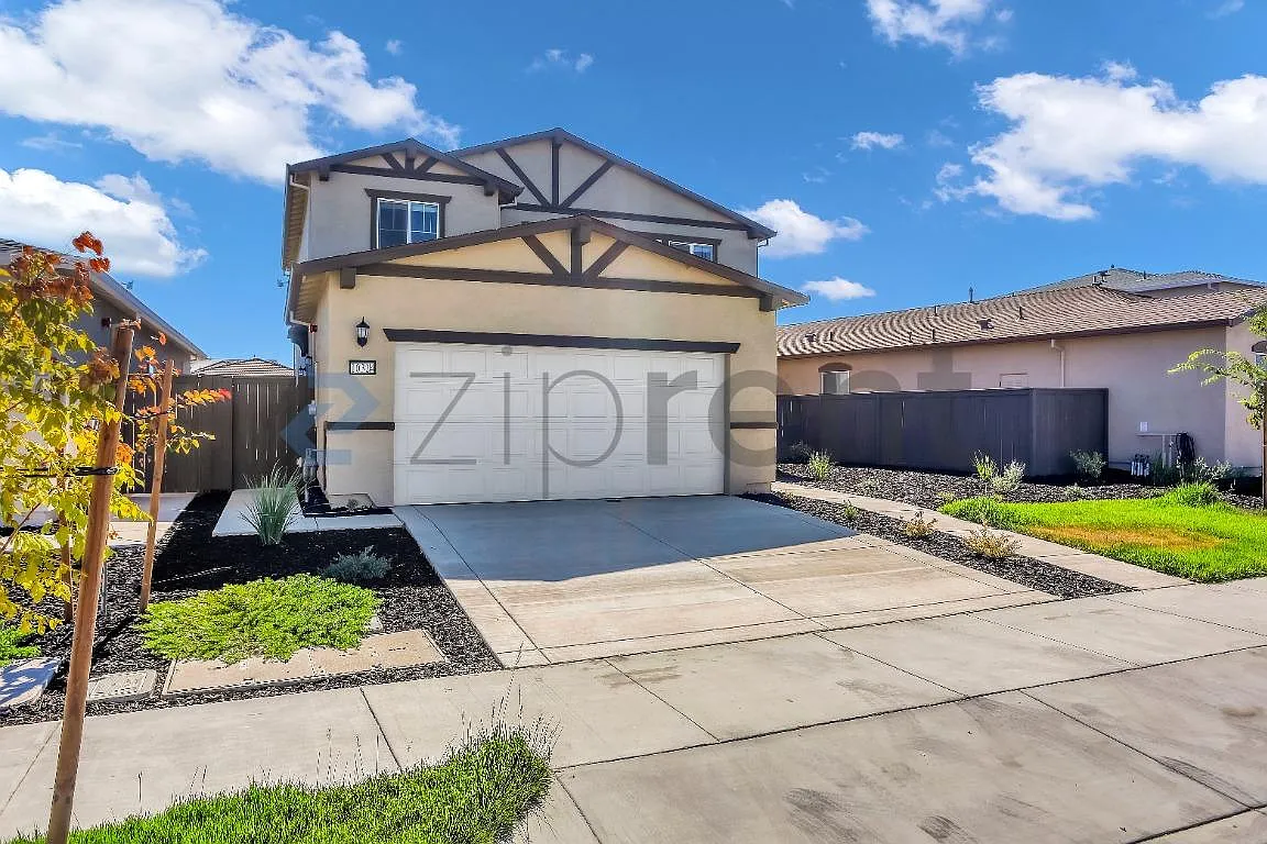 4 bed, 2.5 bath, 2028 sqft, $3,500 — Photo 2