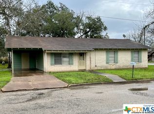 1301 N Hunt St, Cuero, TX 77954