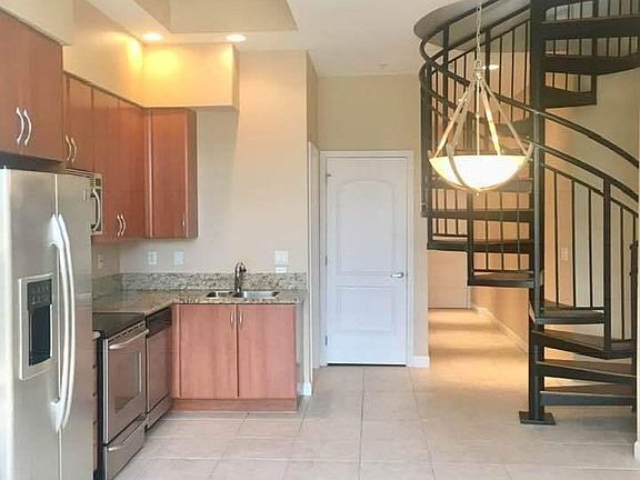 5th image of 801 S Olive Ave Unit 203
