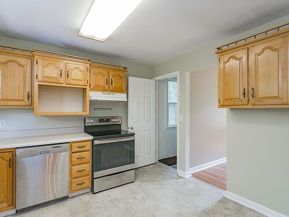 5th image of 227 Danyacrest Dr