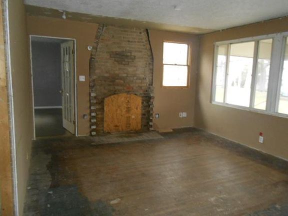 3rd image of 4473 Helen Dr