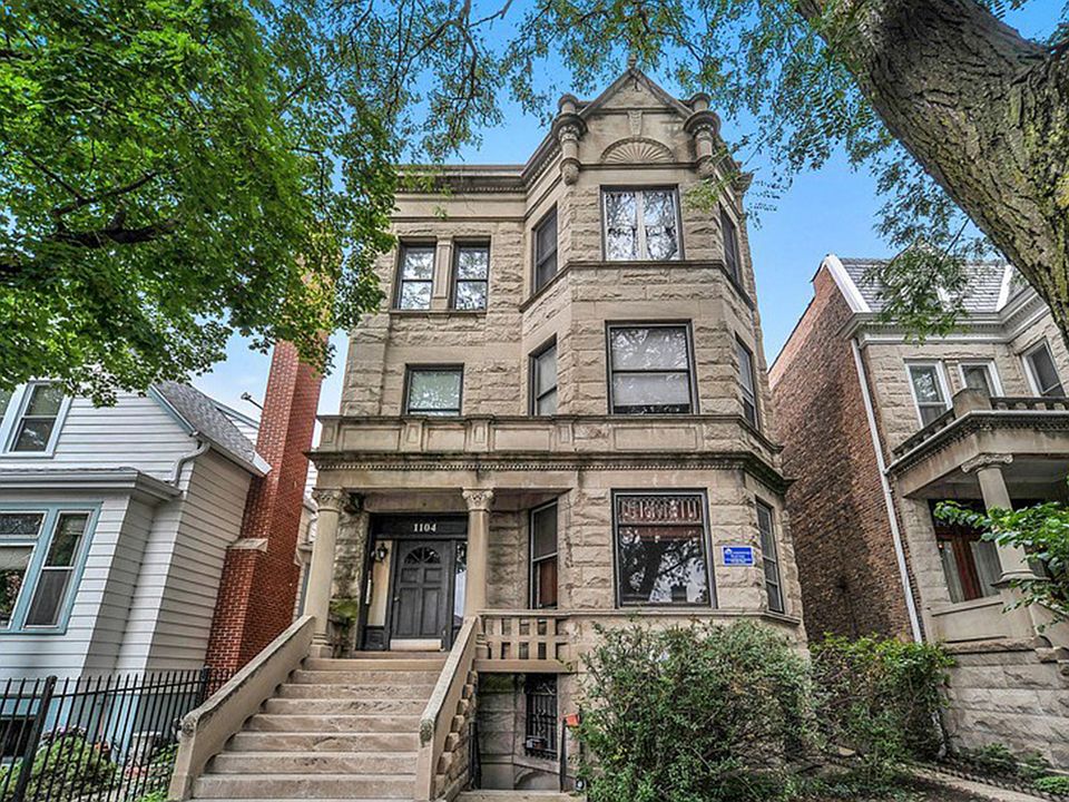 1st image of 1104 W Oakdale Ave
