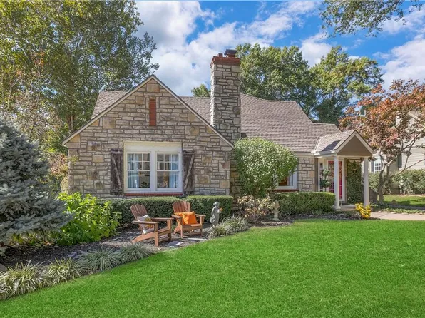 8112 Meadow Ln, Leawood, KS 66206