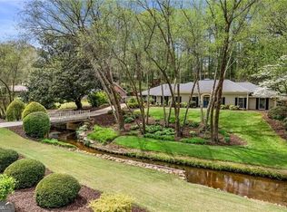 1155 Oakhaven Dr, Roswell, GA 30075