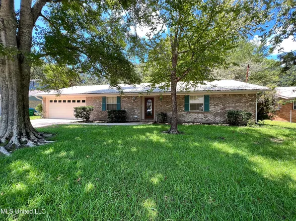 1717 Mary Ann Dr, Gautier, MS 39553
