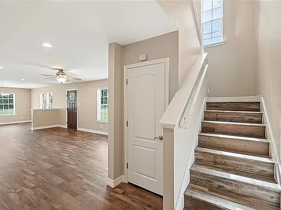 3 bed, 2354 sqft, $2,795 — Photo 2