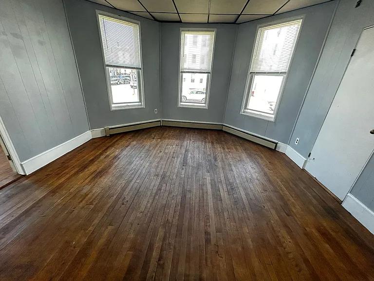 323 Dubuque St & 142-146 Wayne St — Photo 10