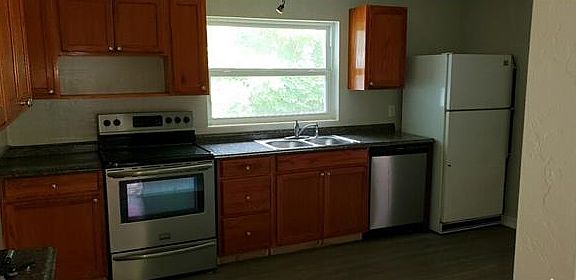 3rd image of 118 Temple St